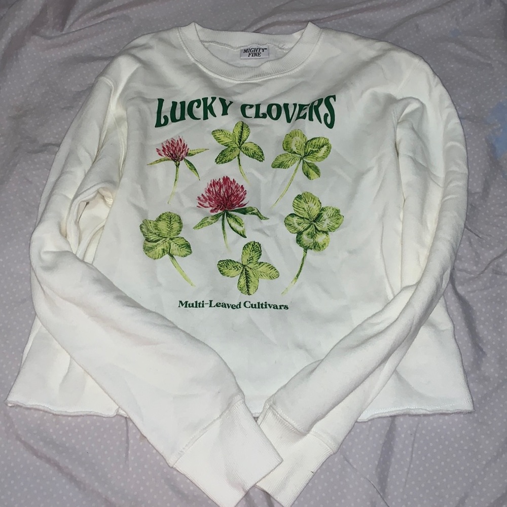 A crop top long sleeve